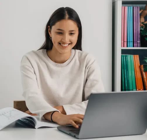 Student preparing for HSC online