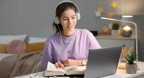 Student preparing for 13 Plus online