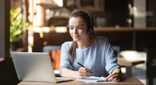 Student preparing for GCSE online