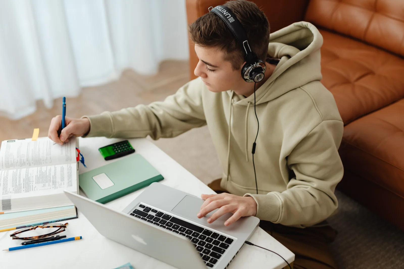 Student preparing for ACT online